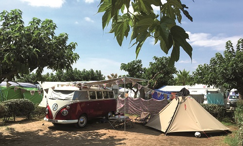 Yelloh ! Village Beach Farret Tamaris à Vias-plage - Combi rouge et blanc VW V1