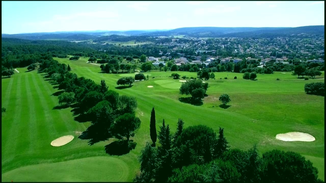Golf-de-Coulondres---Vue-generale-aerienne