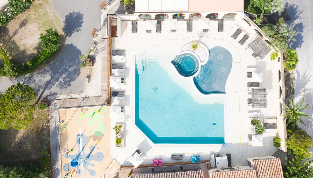 Camping Neptune au Grau d'Agde - Piscine vue aérienne